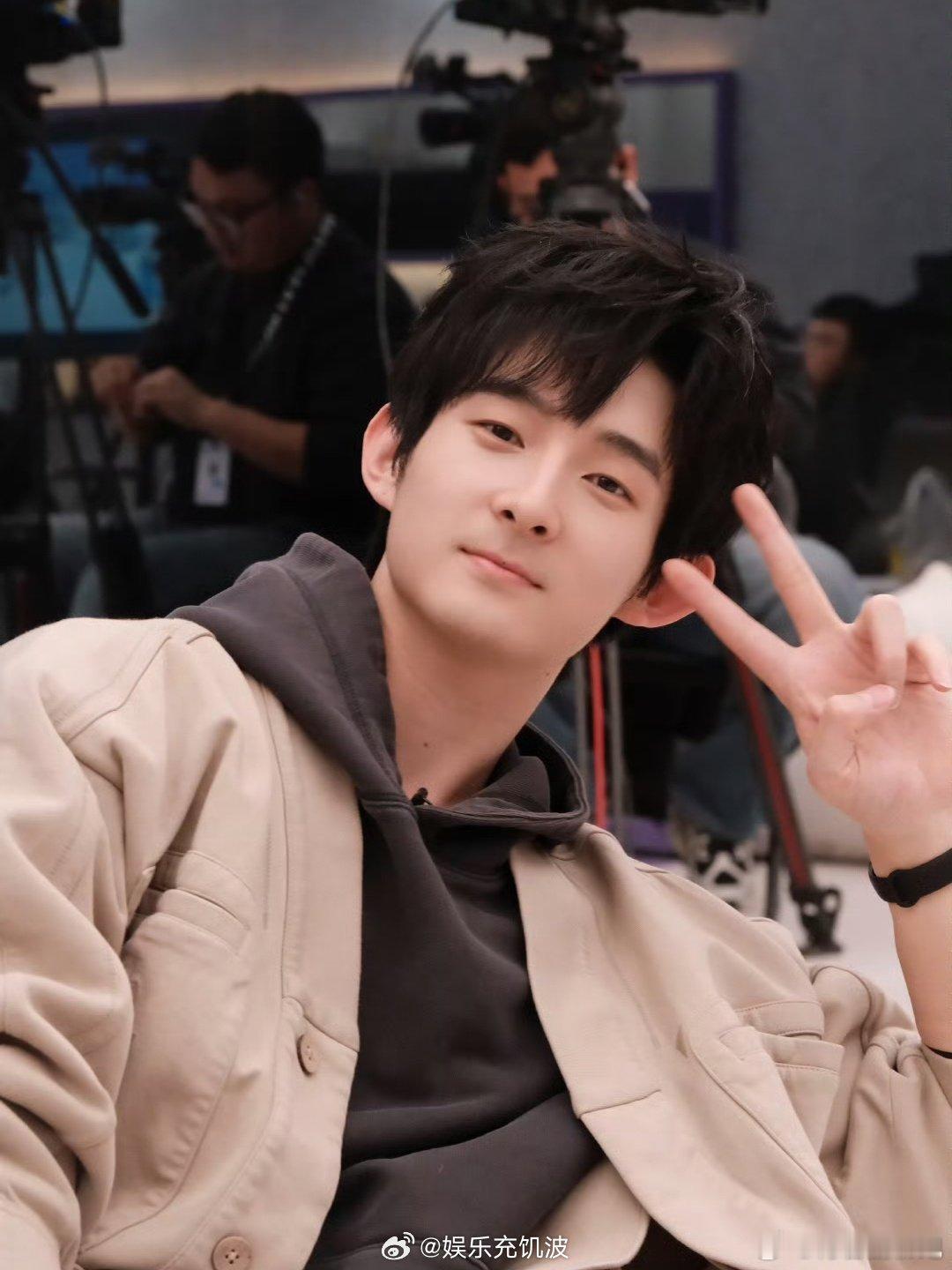 危晋宇全手动开嗓声鸣远扬 谁能想到！开嗓还能全手动？危晋宇在《声鸣远扬》一手压气