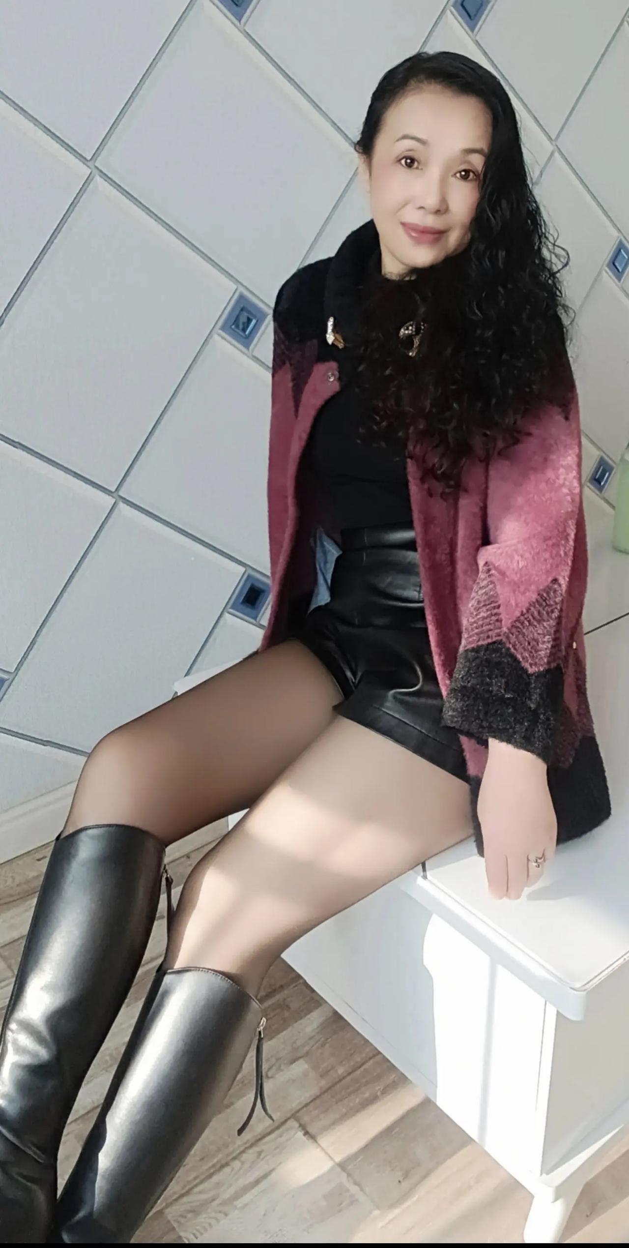 复古风穿搭，暖心冬日，时尚与优雅并存。