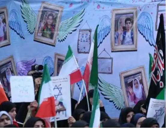 没见过这么离谱的！刚说完停火以色列就跟没听见一样，当天就对着黎巴嫩一顿狂轰滥炸，