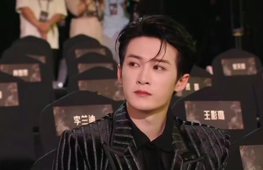 檀儿确实一直都是这样的，谦逊有礼，有敬畏心。 