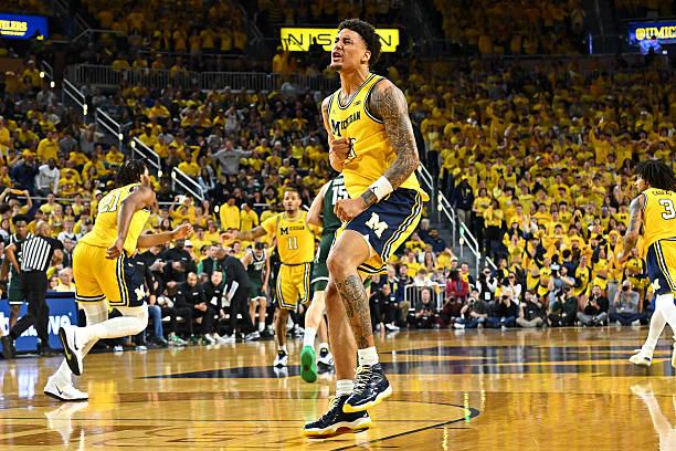 全美第3号种子密歇根大学坐镇主场以90比80战胜了全美第8号种子密歇根州立大学。