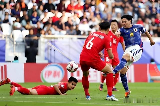 日本队球星：“越南队让我出了一身冷汗”

前利物浦中场南野拓实在对阵越南的比赛中