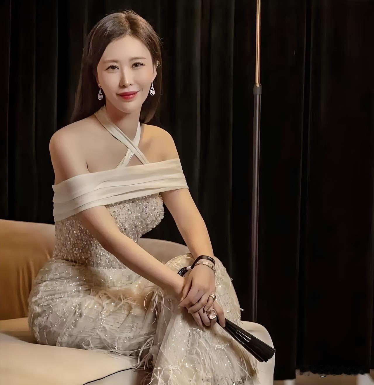 都说婚姻是合伙开公司，
老王和小田这家‘公司’如今破产清算，
吃瓜群众才恍然大悟