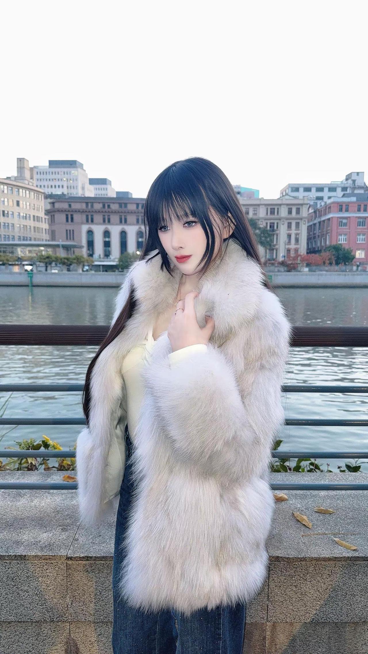 🌙。月亮不知道 自己的恬静皎洁甚至不知道 自己是月亮