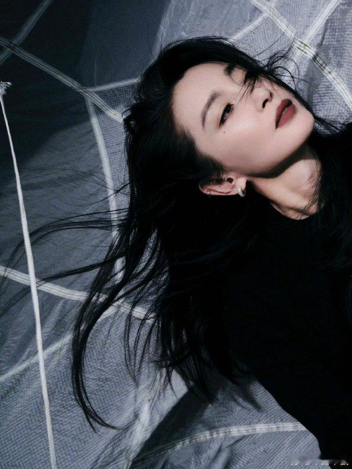 李冰冰转发了单依纯的舞台李冰冰还是那个不经意间会提携后辈的大花格局，虽然之前没什