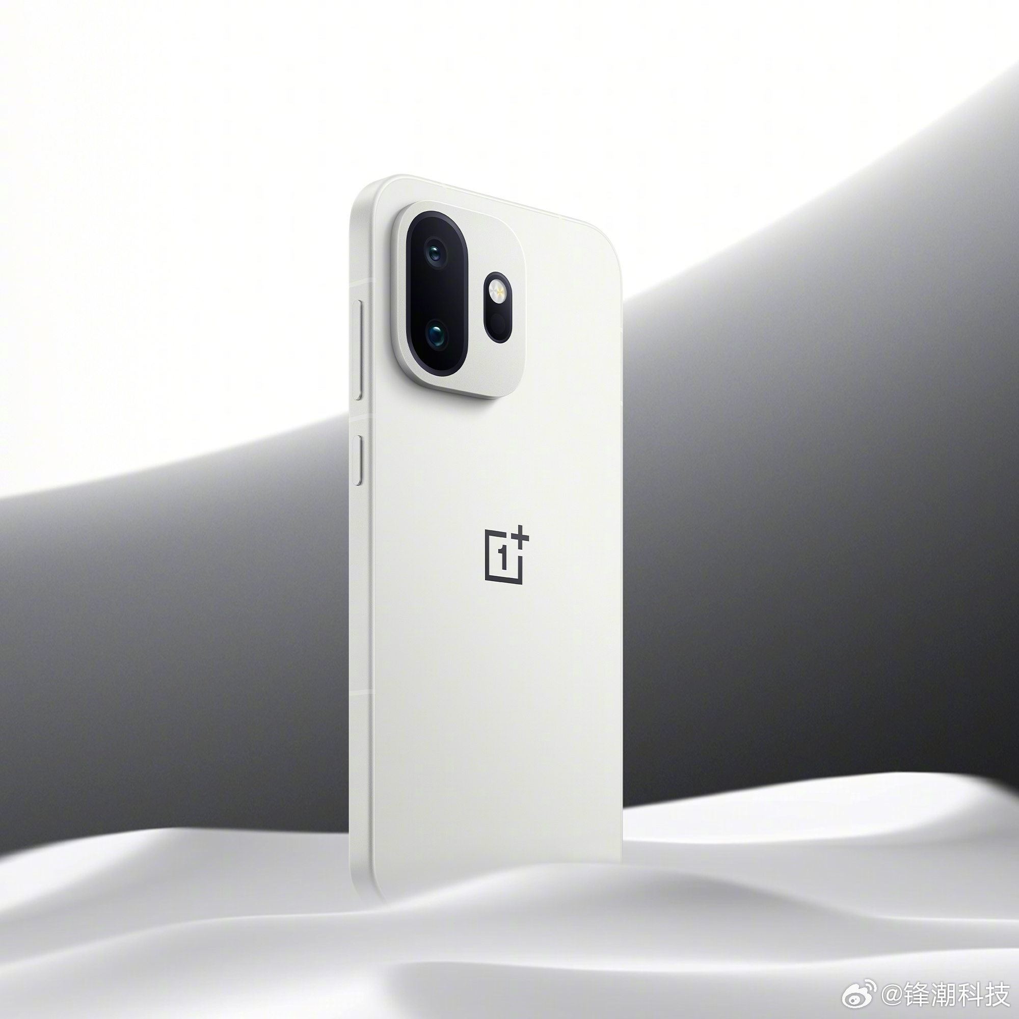 一加15T这个全白机，挺少见，真的可。 