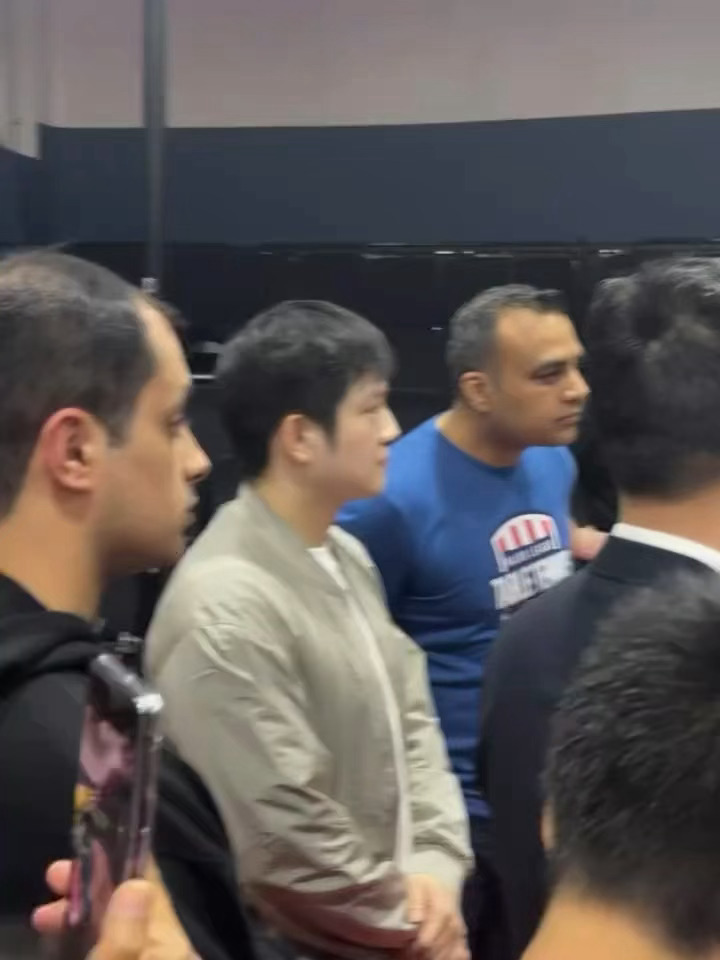 樊振东 🏓樊振东现身mltt决赛现场 【20260420】【合影】 【live