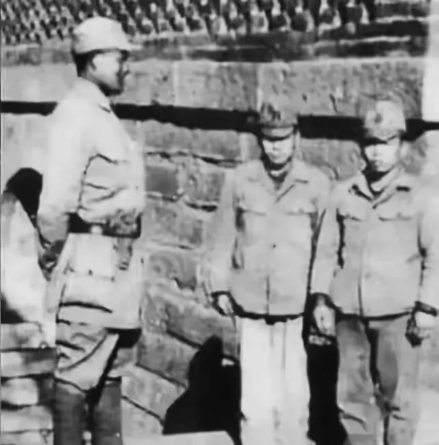 1938年，桂军189师师长俘虏了两名日军，看着日军矮小的身材，师长灵机一动，想