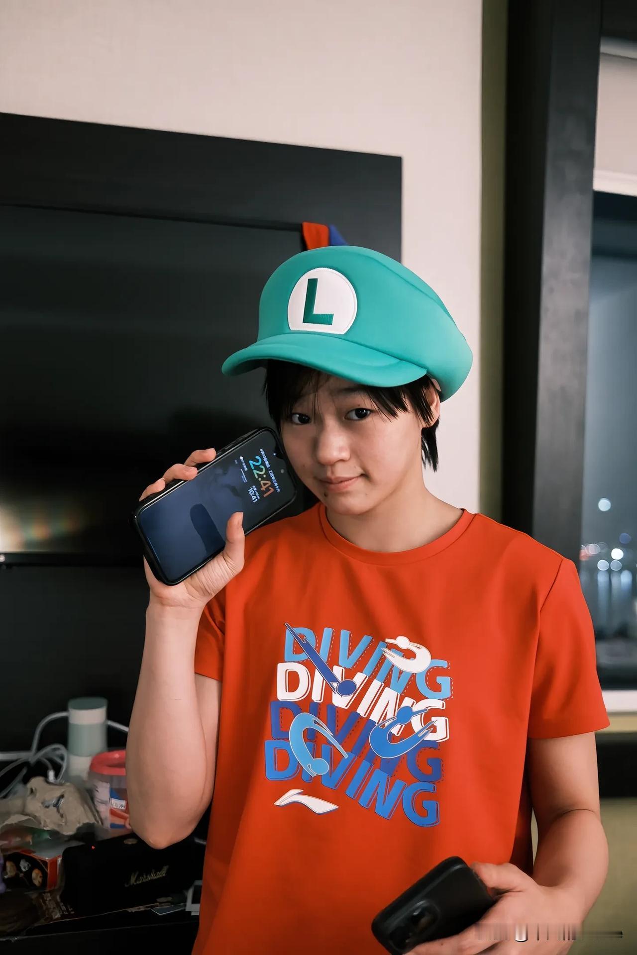 11月14日，有网友在机场偶遇全红婵，婵宝坐飞机回北京，不知道是不是有什么新任务