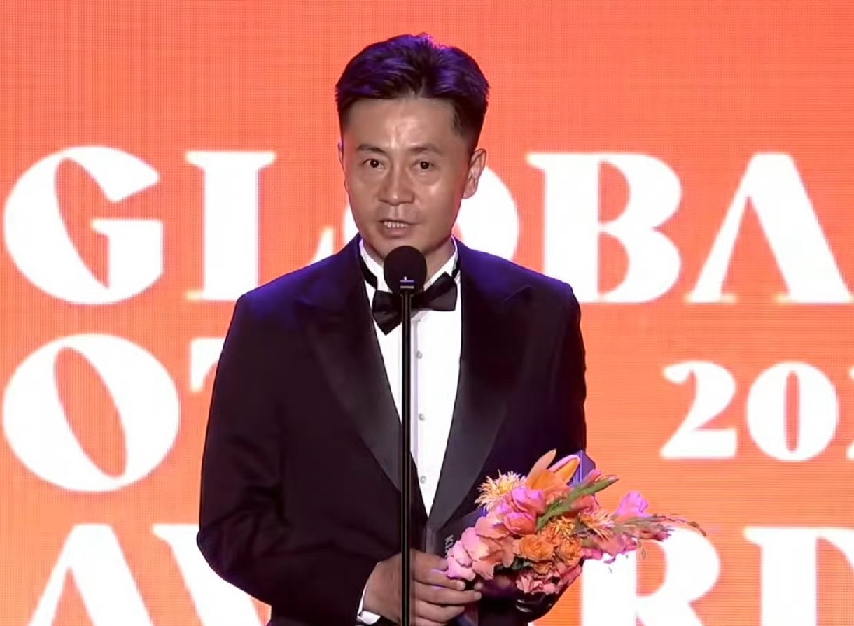 亚洲内容大赏恭喜雪导获得最佳导演！实至名归！我们生命树要正式开启领奖季啦～🎉 