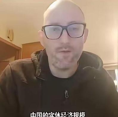 有美国网友抛出一种算法：若按中国口径算美国GDP，两国旗鼓相当；若按实打实统计，