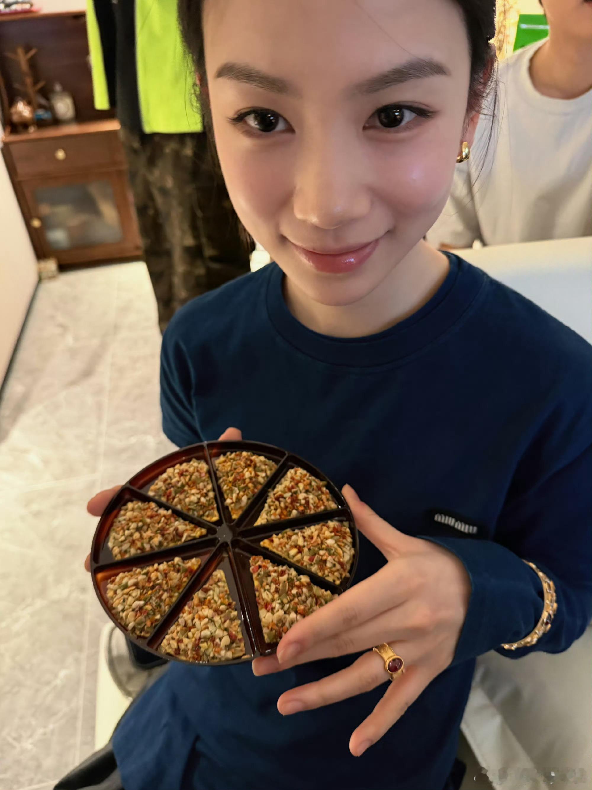lmr刘梦芮萧靖琳lmr刘梦芮窈窈有期“玫瑰的高贵是镶嵌在骨子里的  怎么也不会