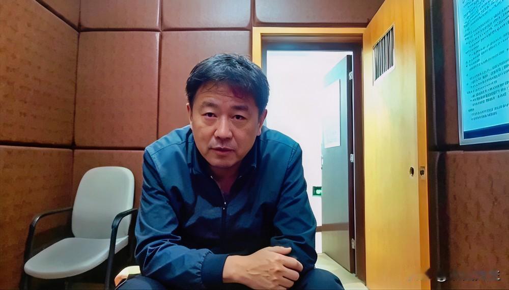 优质大爷被判刑了！

来看一下条件：
国企中层高管，月收入1.5万元以上。
北京