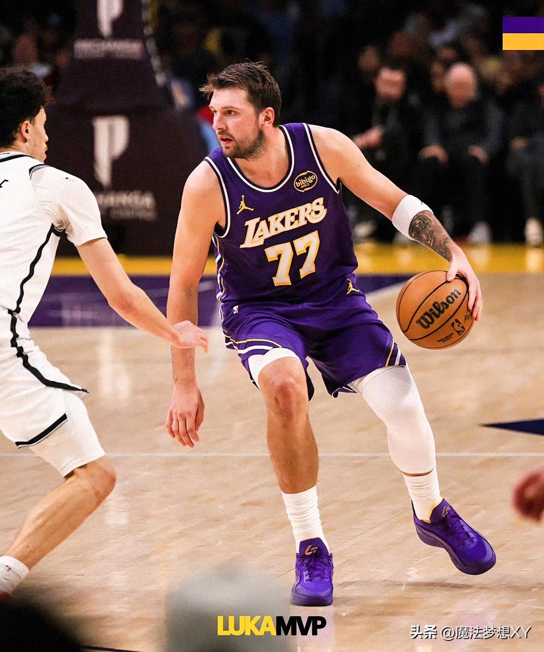 发现一个有意思的事，
就是东契奇今天吃到第16T，
30天打了17场比赛的他终于