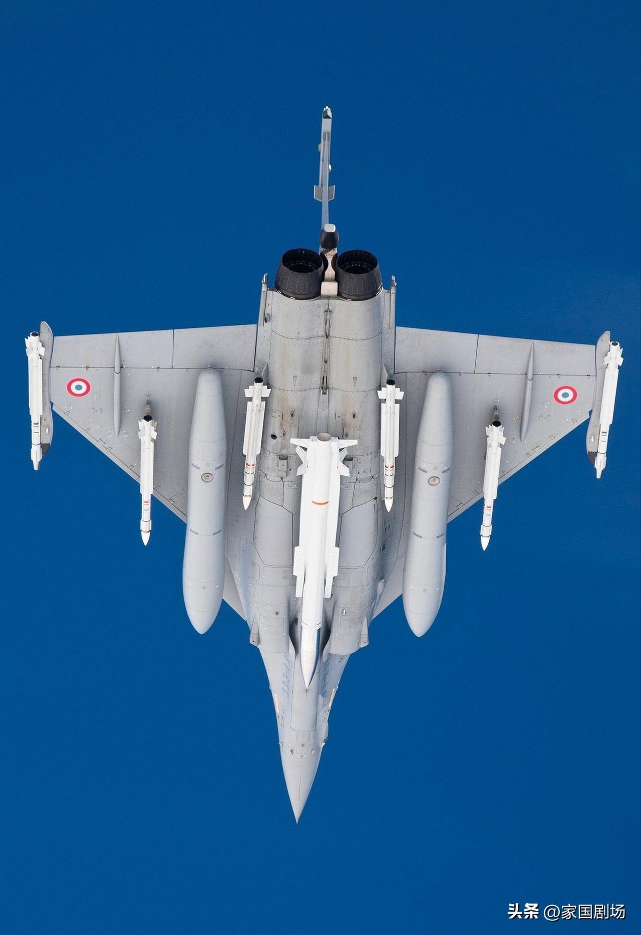 针对有关希腊可能纳入法国核保护伞的报道，希腊国防部长登迪亚斯评论道：

“如果真