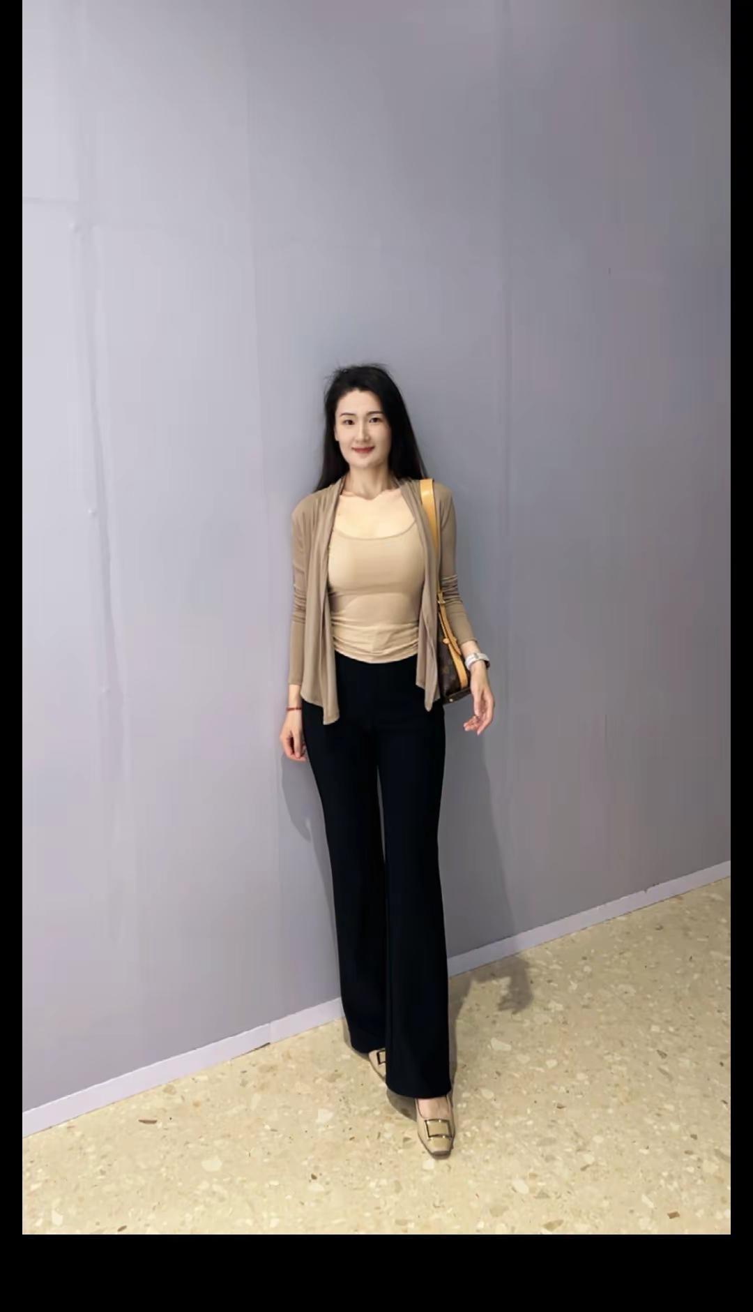 风大收伞，别在一个人身上找答案。 微胖女生ootd 创作者中心 创作灵感 这件吊