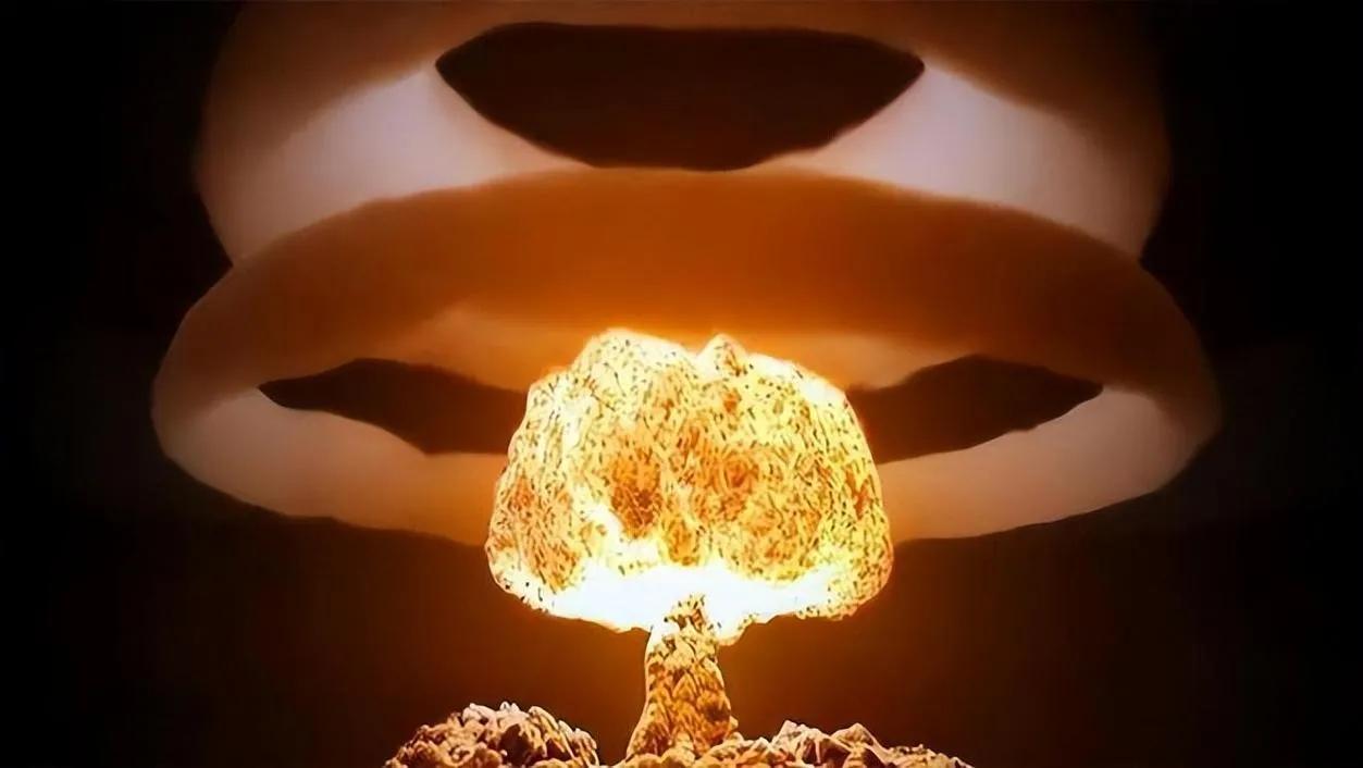 俄乌战争俄罗斯至今未用的大杀器：
1、图160战略轰炸机—杀鸡焉用牛刀
2、苏5