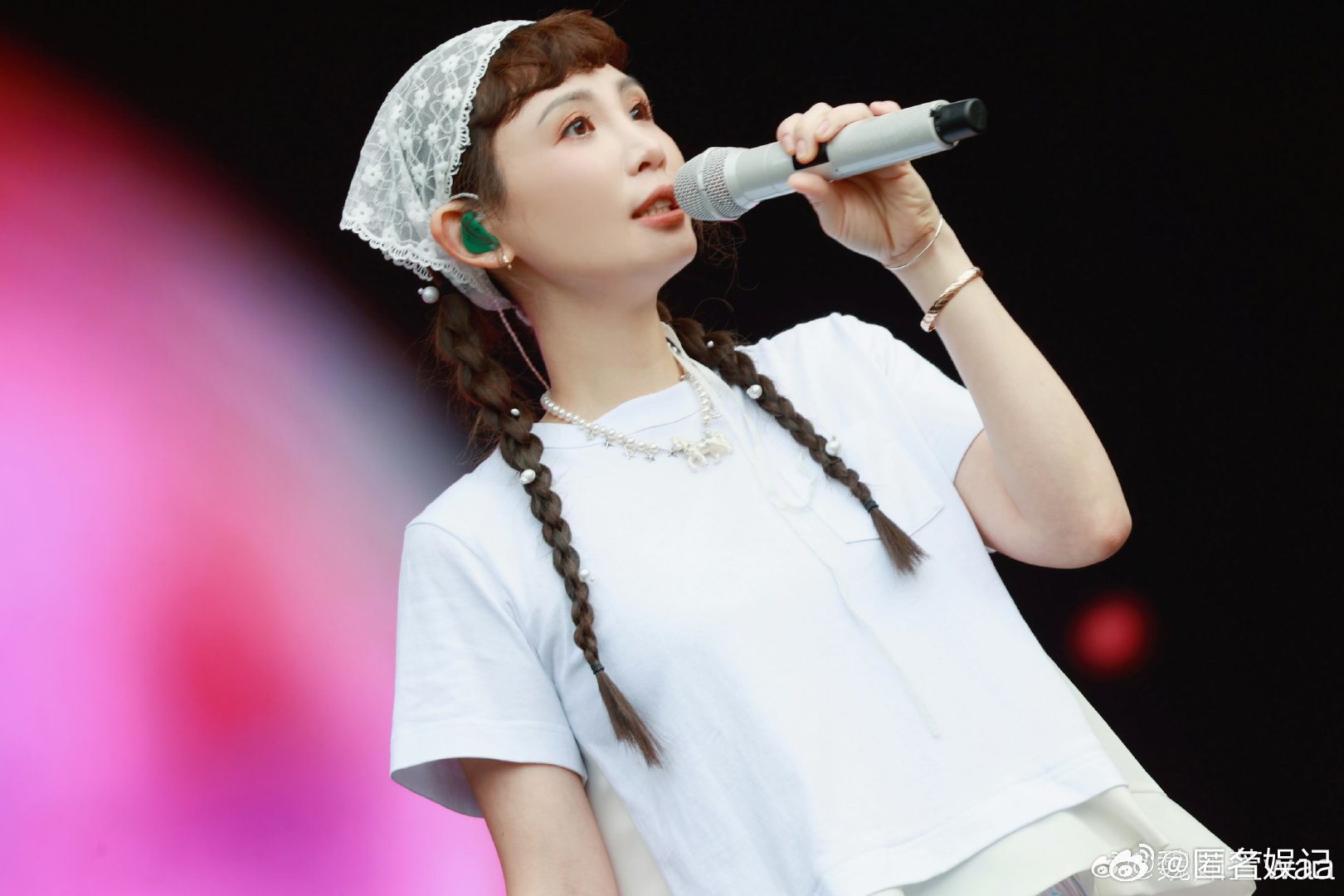 魏如萱发文告别歌手舞台歌手2026一段音乐旅程落幕，魏如萱发文和歌手舞台挥手再见