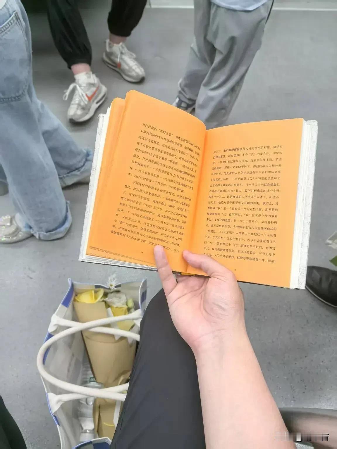 我儿子能读到准博士，我都有点奇怪。因为他小时候特别不爱看书，都是我逼着他看书。