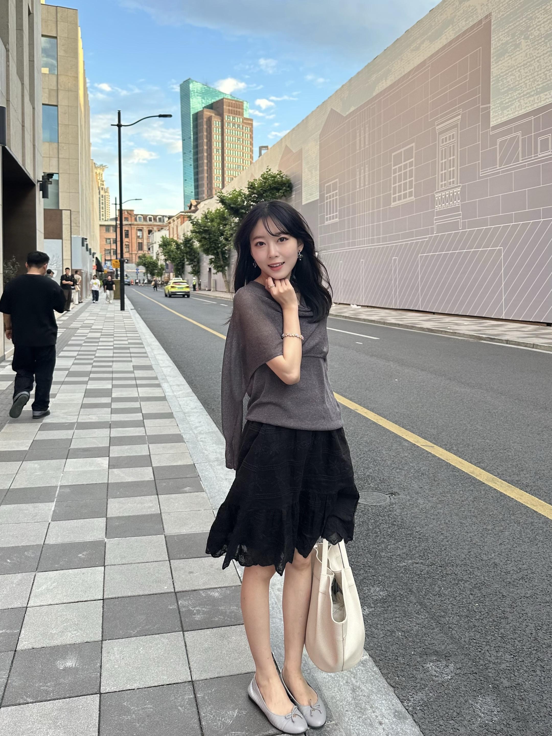 轻熟女。