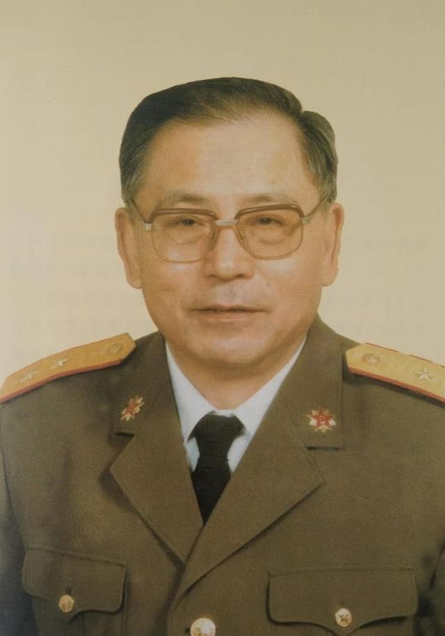 1950年，粟裕正在汇报工作，门突然被撞开。李克农冲进来，声音发颤："粟裕同志，