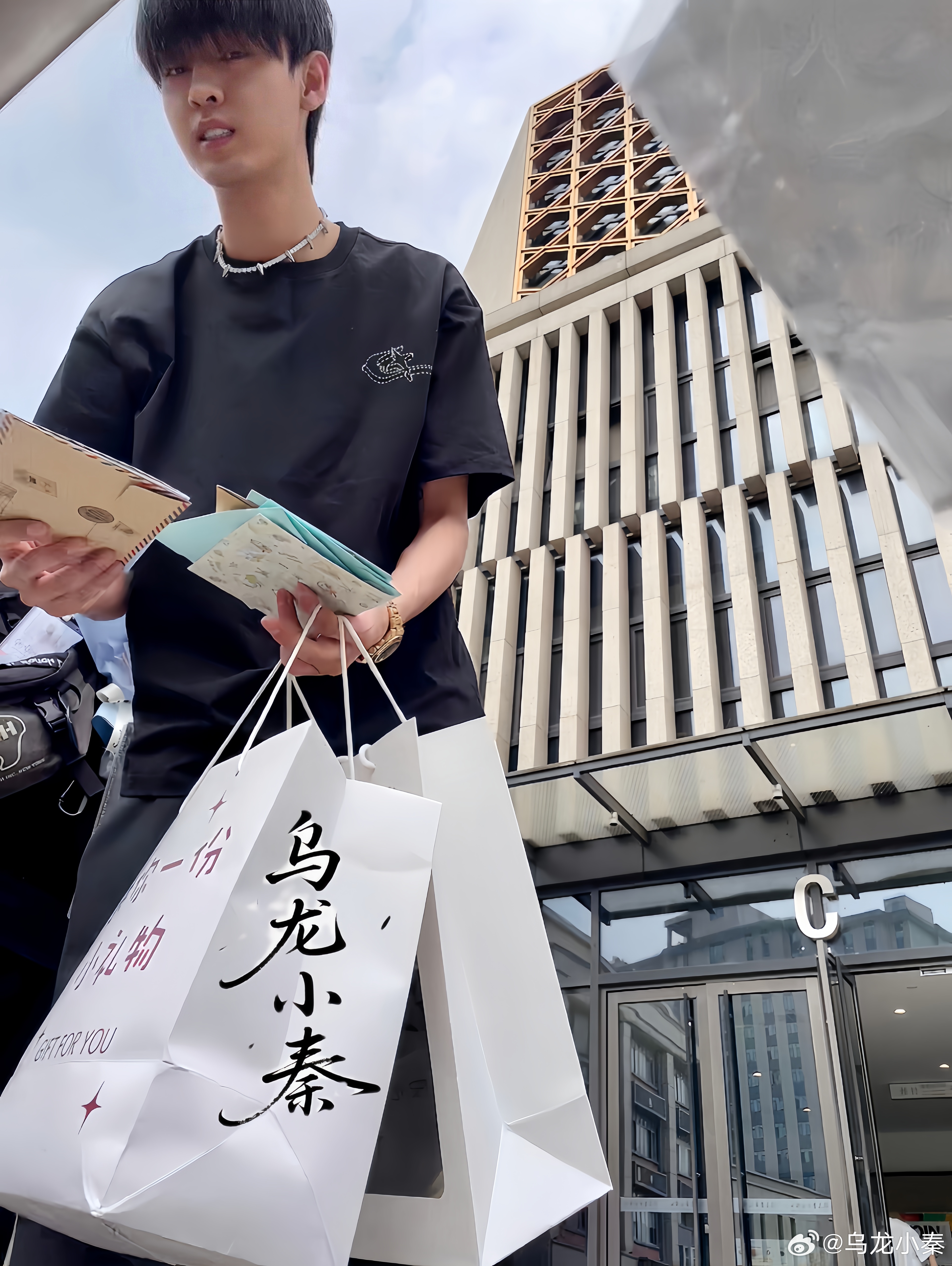 七周年快乐宝宝也是我陪伴你的第五年我会一直在你身后陪着你爱与陪伴一直在 爱你一切