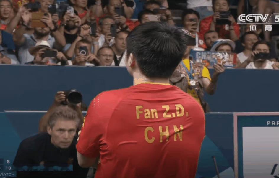 #樊振东庆祝动作#上次没注意镜头，这次高低对着镜头来了一把[鼓掌] ​​​