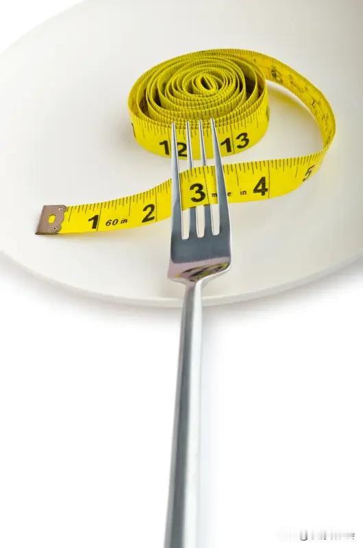 减肥路上最大的阻碍，那必须是美食的诱惑。就说烧烤，滋滋冒油的肉串，撒上一把孜然辣