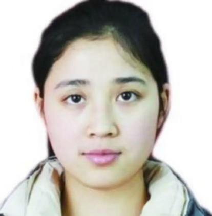 1990年，重庆36岁光棍捡到了一个女婴，不舍吃不舍喝将女孩养大，谁知，养女成年
