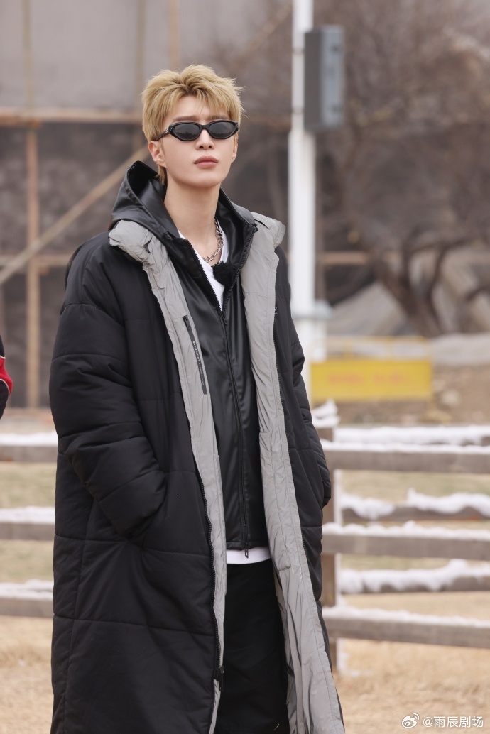 来看娱乐范丞丞最夸张的老钱来了范丞丞老钱穿搭模版老钱风赛道迎来了最懂它的选手！范