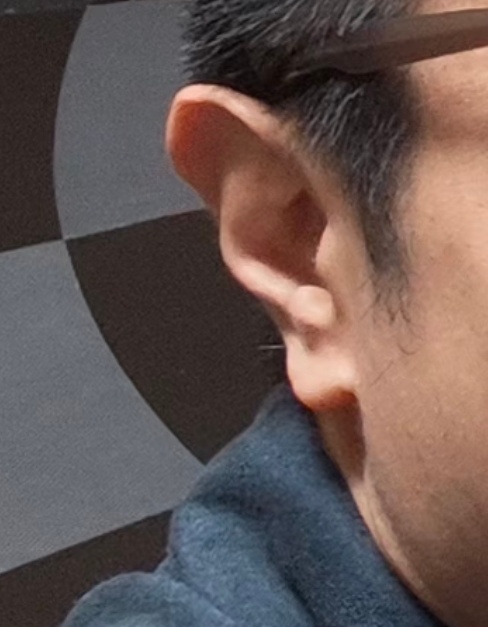 耳骨反的来时路：打小家里就不宽裕，或者爹妈长辈管得严严的，动不动就挨训，出门上学