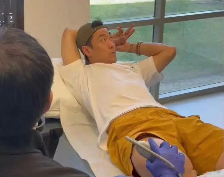 高诗岩已动身前往美国治疗 过去一年高诗岩一直处于带伤状态，季后赛和集训让伤情加重