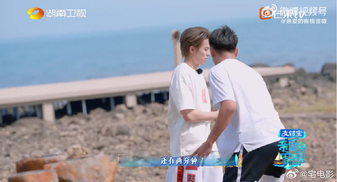 王鹤棣王鹤棣把篮球打成足球亲爱的客栈 主打一个灵活走位，把对手都看懵了。 