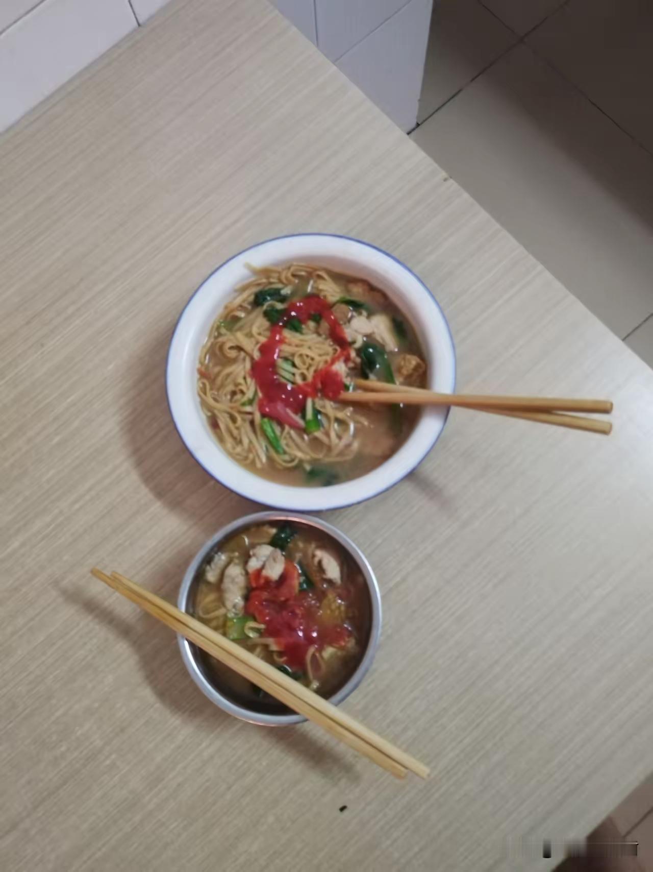 南方人有几个人爱吃面呢？应该是百里挑一吧，而我就是其中的一个。
都说南方人不爱吃
