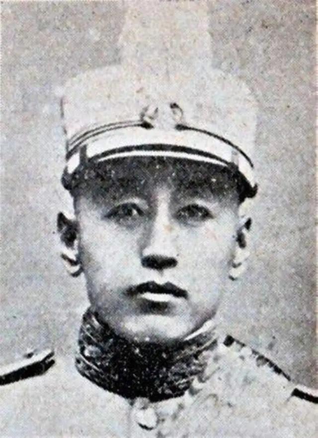 汲金纯，字海峰，辽宁海城人，奉系军阀重要将领，出身绿林，后成为张作霖嫡系干将，一