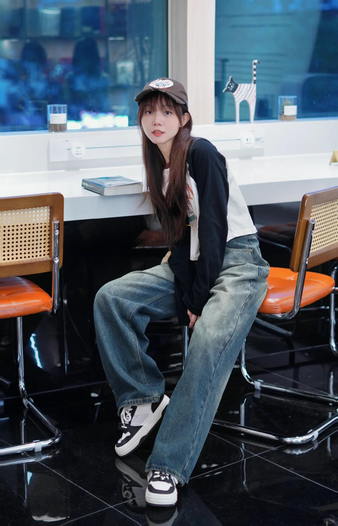 在图书馆“看书”👀