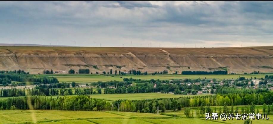 看辽阔的草原，望无边的戈壁，吹一吹塞外的风，感受天地的壮阔。总觉得人这一生，要去