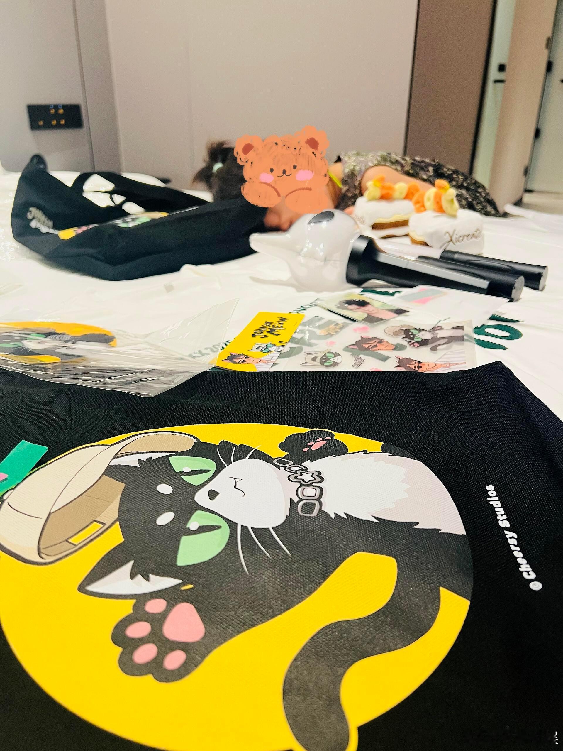 丁禹兮演唱会分生日蛋糕别人演唱会收礼物，丁禹兮直接给几万人分生日蛋糕，内娱独一份