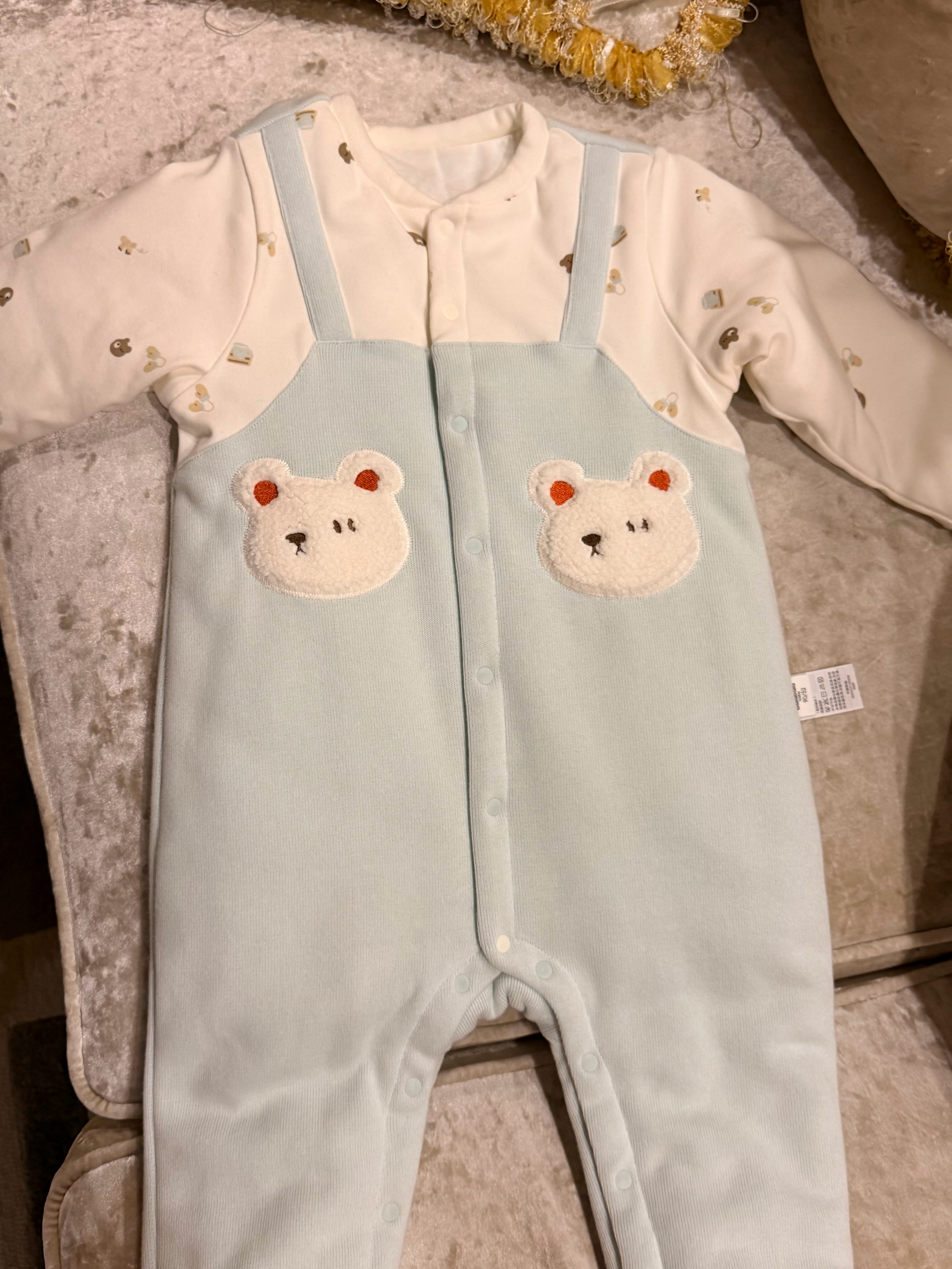 抽两个有小宝宝的老婆 星星玩具有一模一样的 衣服是90码巴拉巴拉的没穿过带吊牌 