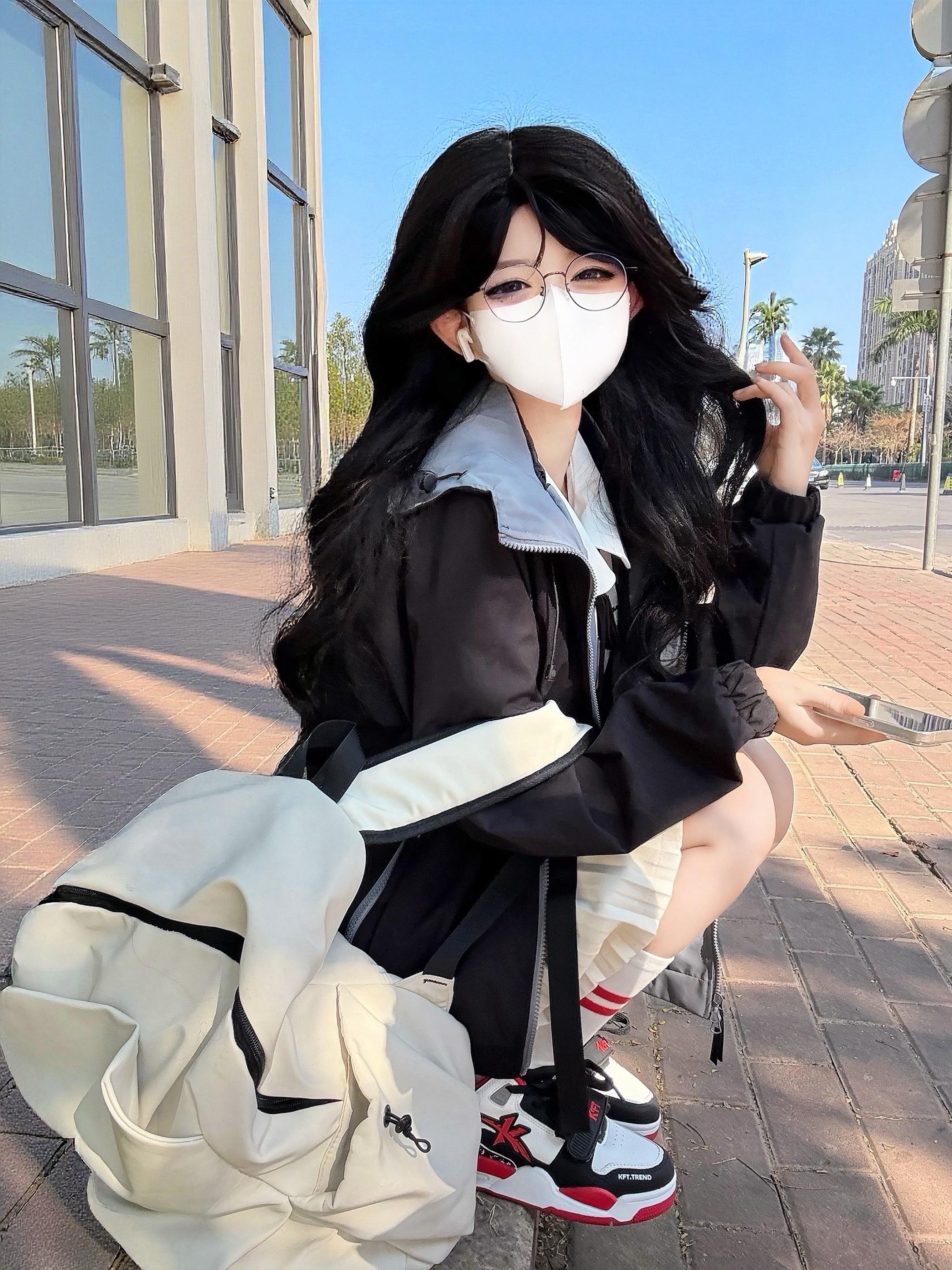 甜酷风ootd📕。