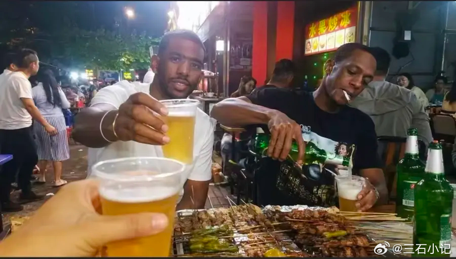 据说快船名宿要入主湖人。相逢一笑泯恩仇。 