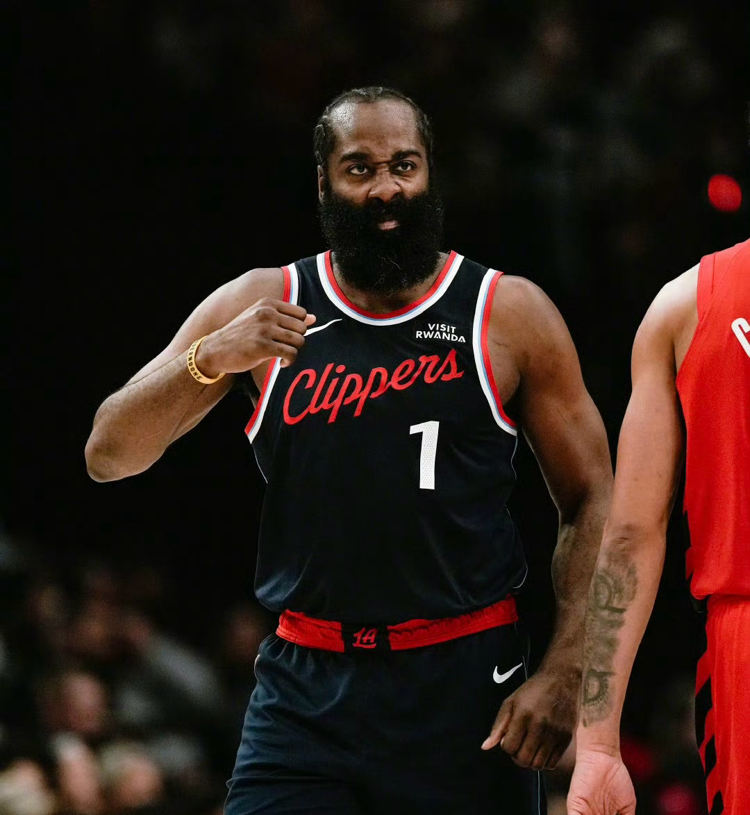 哈登17中10，三分9中3，罚球12罚11中轰下34分6助攻，大洛9记三分，31