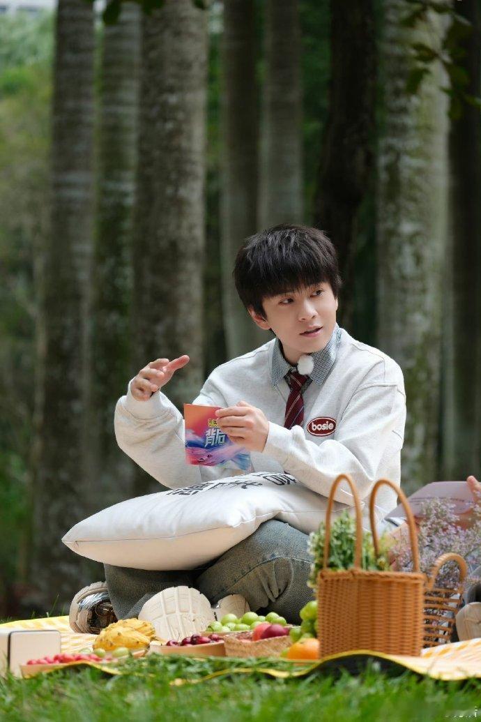 武艺见到阿sa会有不配得感这不就是我们见到偶像时那种又爱又觉得自己不够好的感觉嘛