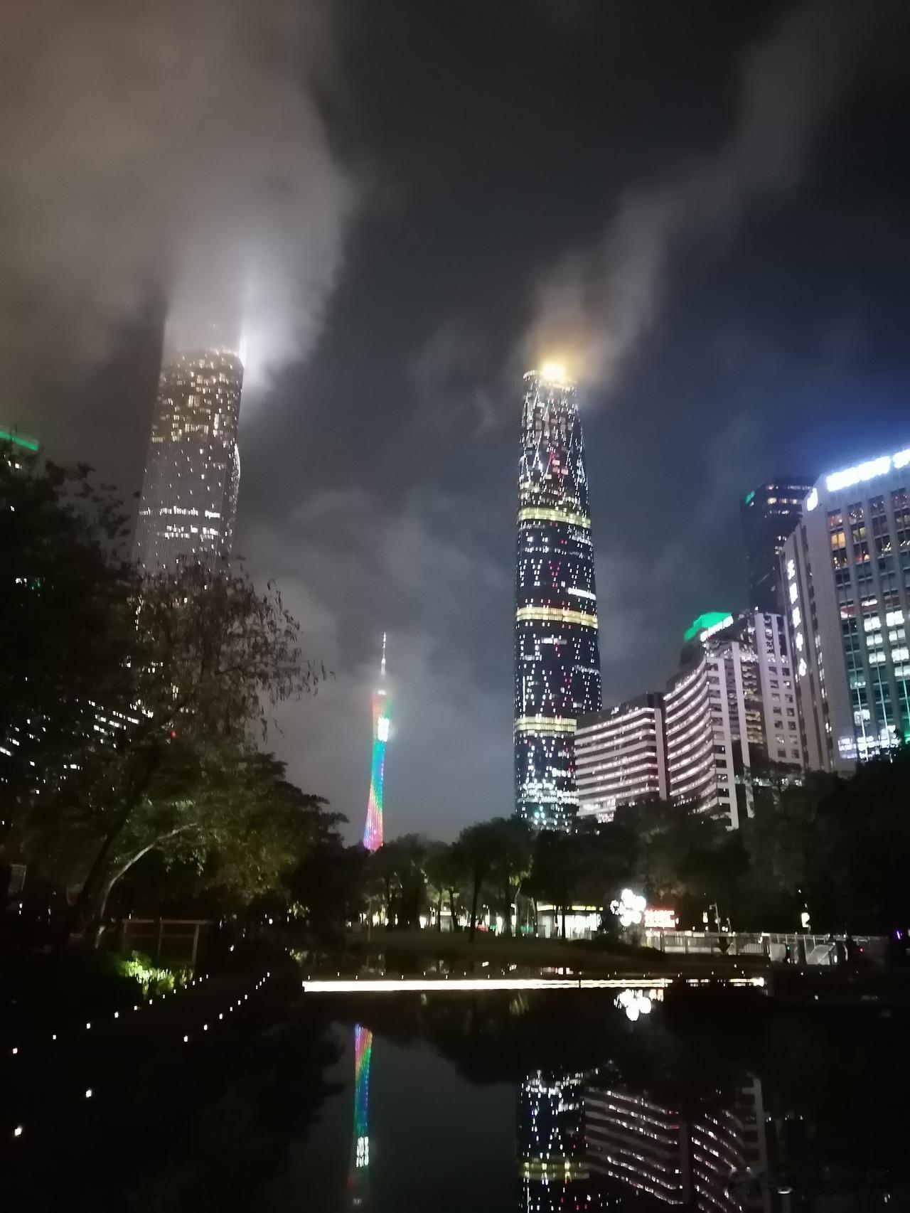 行为上入了圈，生活却没有入圈，没有动力的主观，只有被动的接受，心思太重，思想炸裂