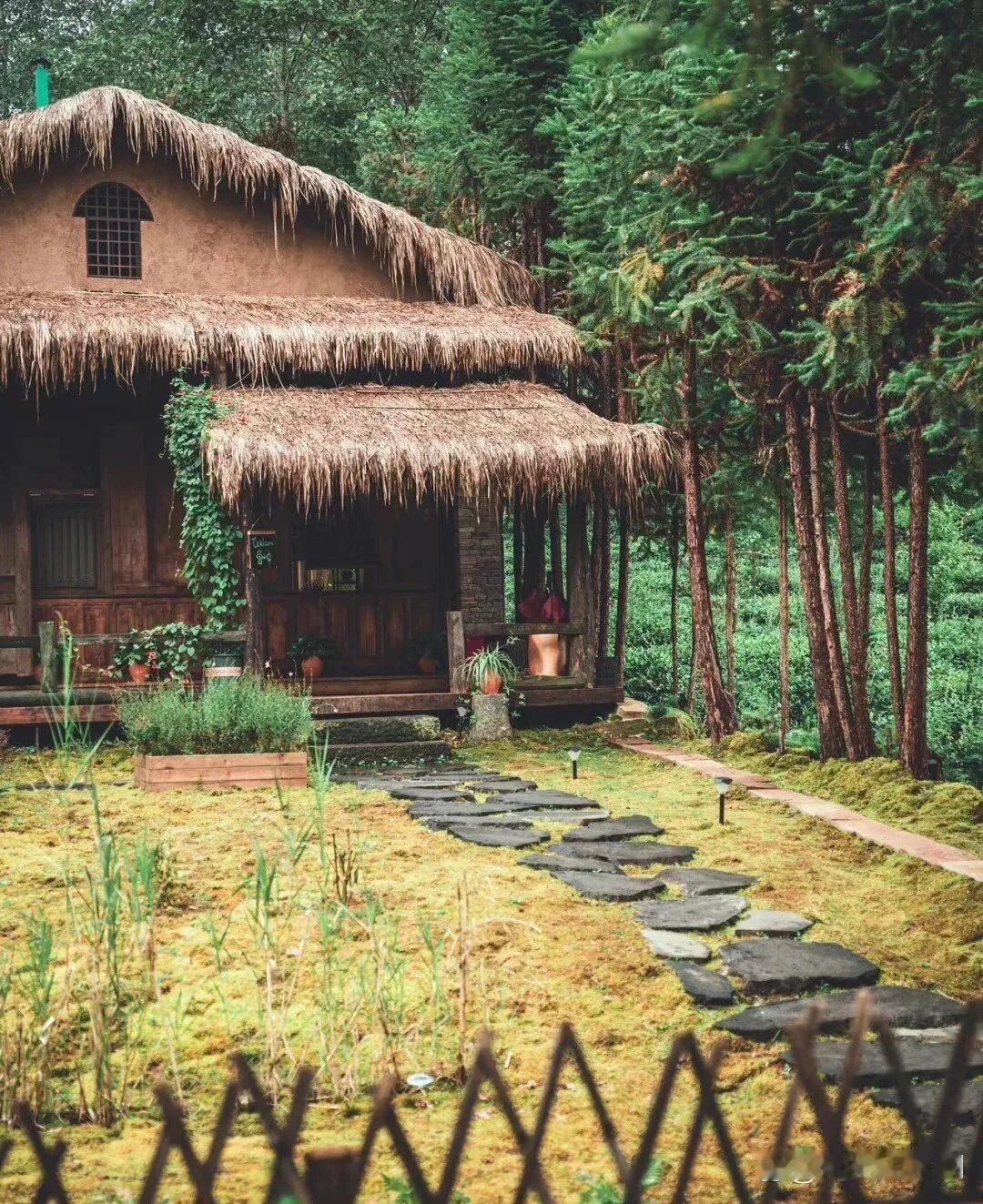 我国语言意境博大精深，人类居住地就有几十种说法，如果用英语说，一词就搞定，看看我