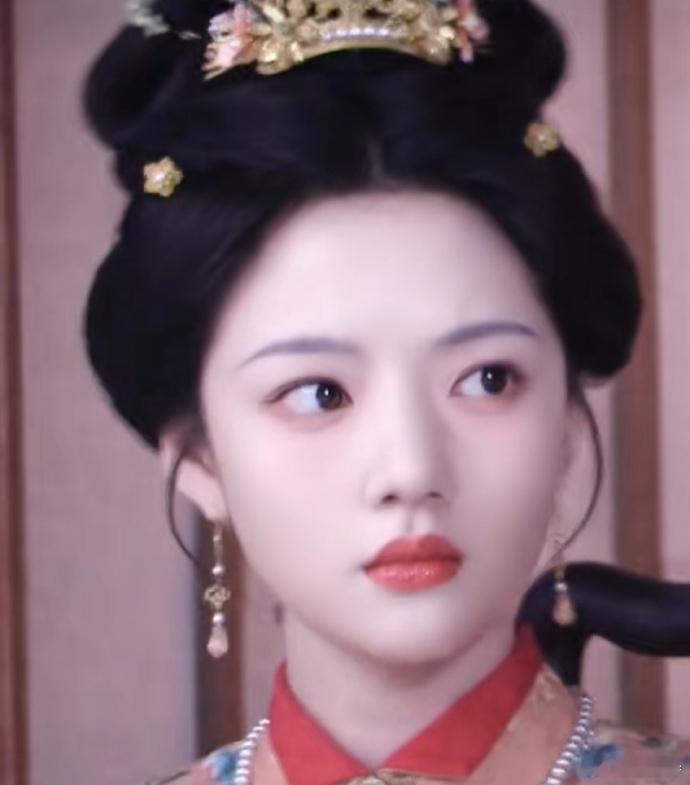 任敏《良陈美锦》顾锦朝新造型路透，这套衣服妆容华贵端庄大方！ ​​​