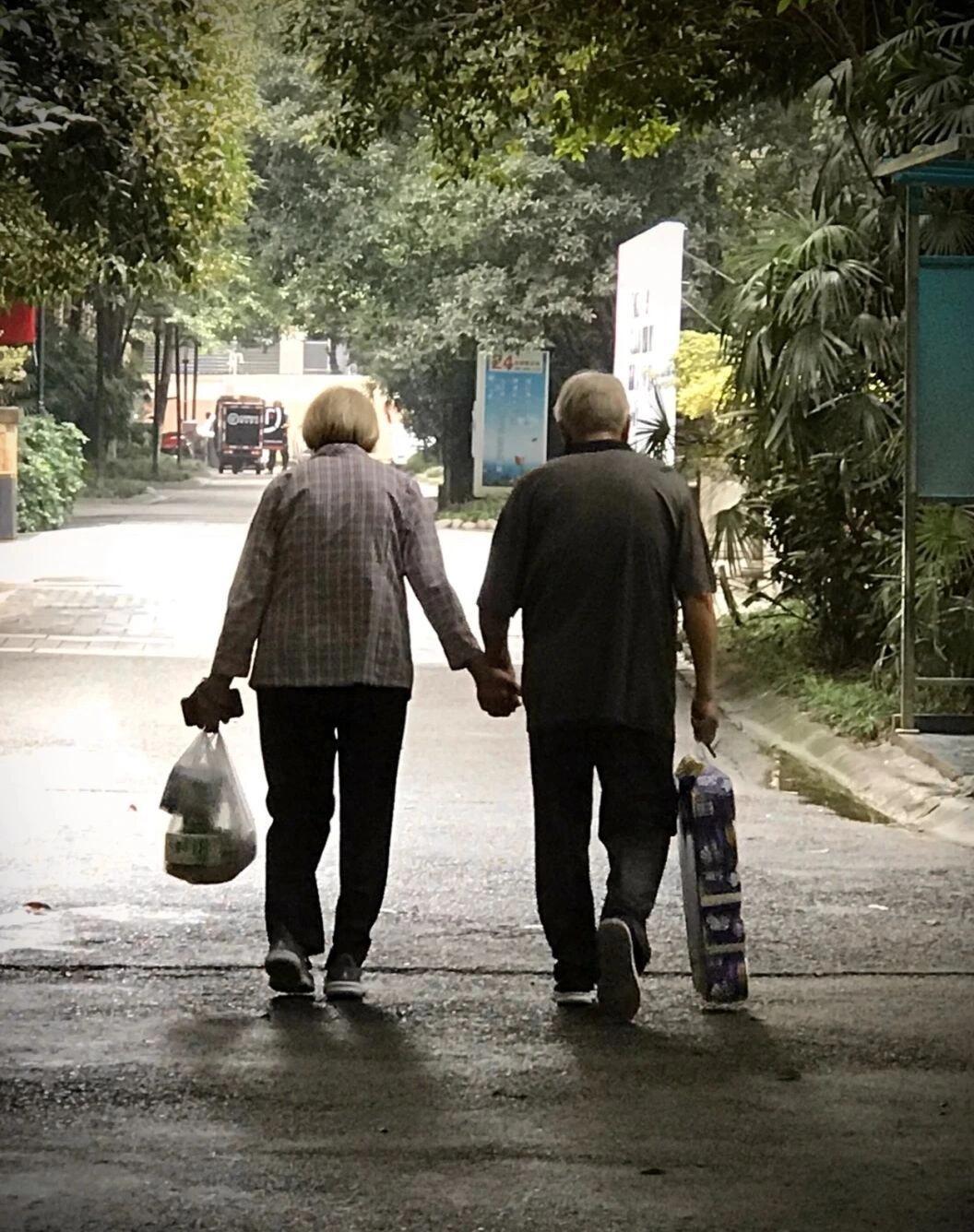 退休金只有3500元，大家觉得够用吗？每月3500退休金，我妈活成了我羡慕的样子