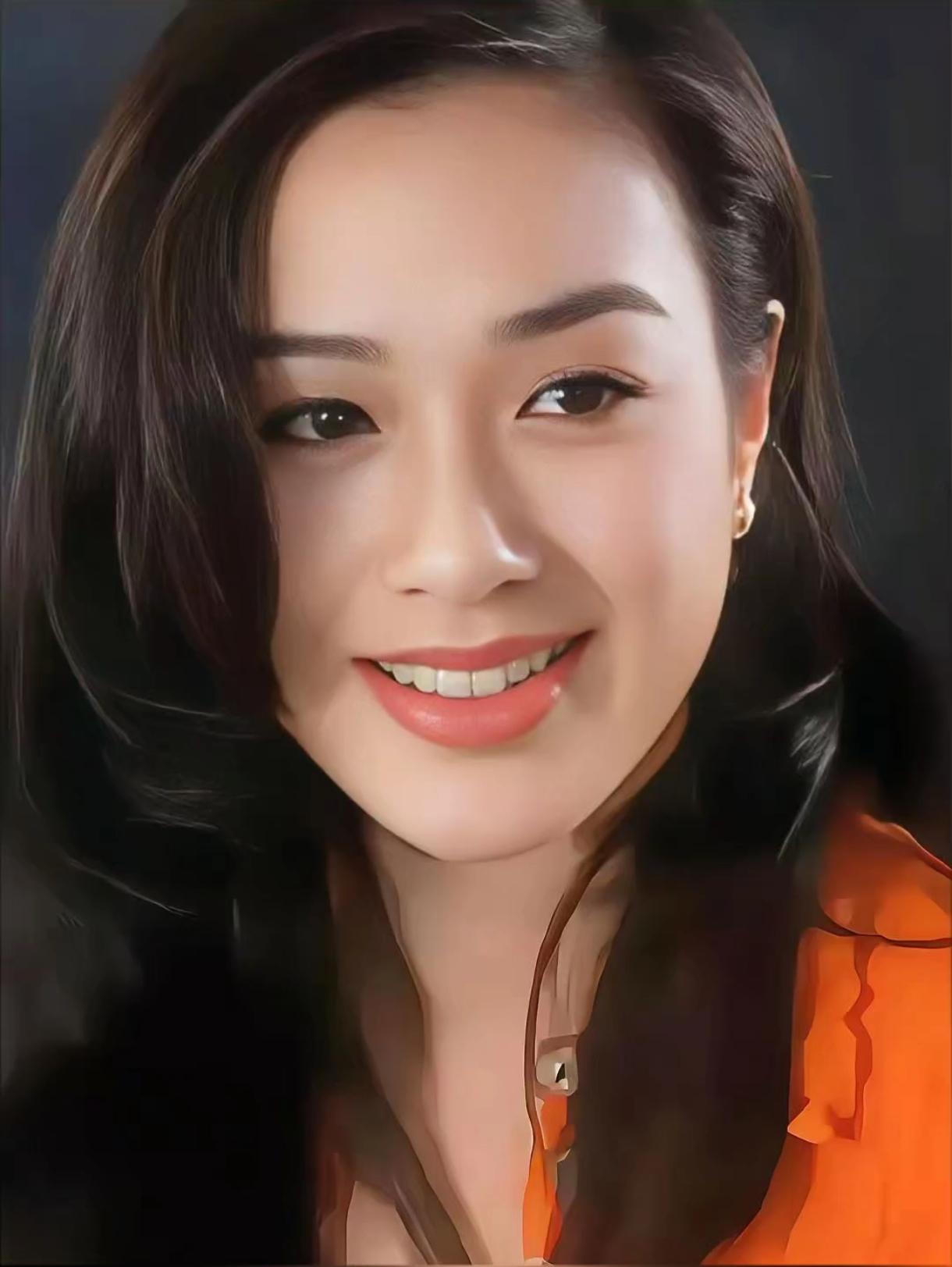为何钟丽缇年轻时的模样，至今仍是经典美人标杆？
 
钟丽缇早年被称作亚洲公认的性