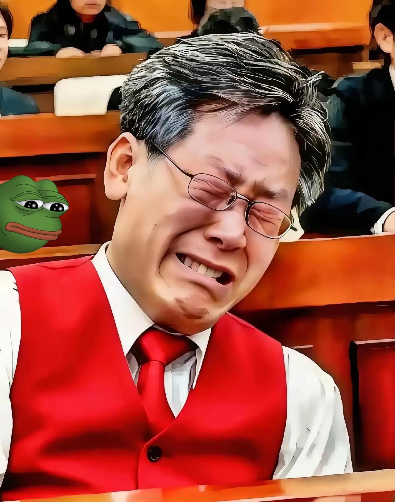 就在刚刚
特朗普突然宣布了

10月27日，特朗普乘坐“空军一号”前往亚洲途中对