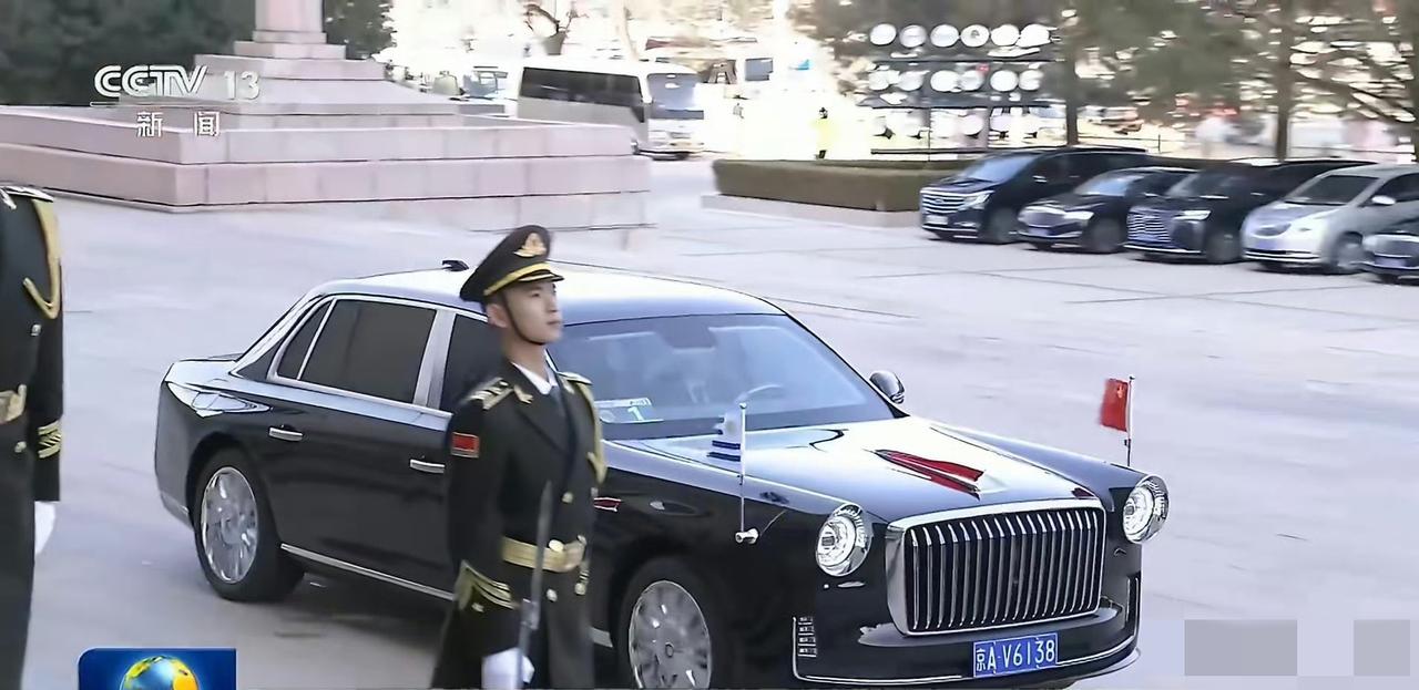 谁能拒绝一台红旗L5啊！这可是咱们纯自主研发的“国礼级”座驾，比那些百万级豪车还